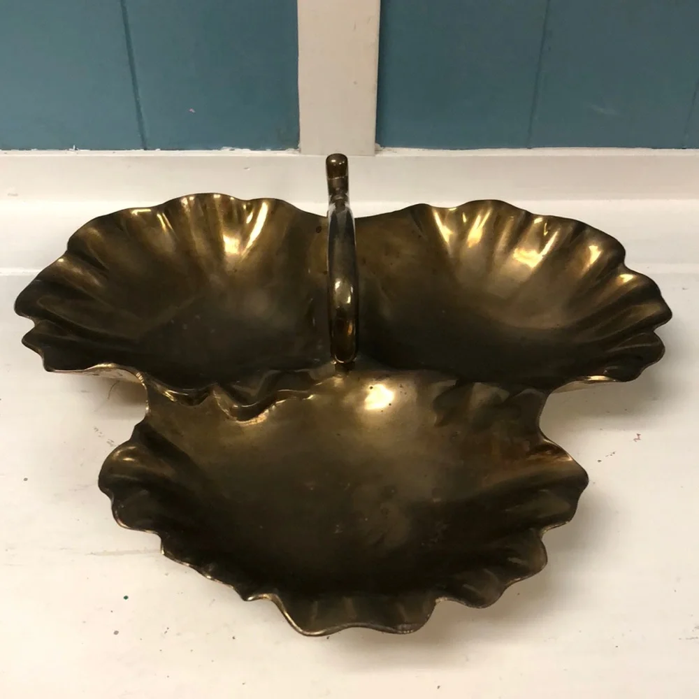 Large Heavy gold Brass Leaf Shell‎ sectioned Tray bowl Made In India 12” x 11”